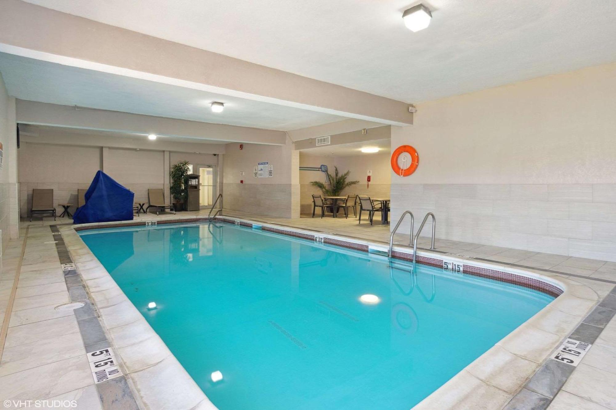 Quality Inn & Suites Morgantown - University Area Luaran gambar